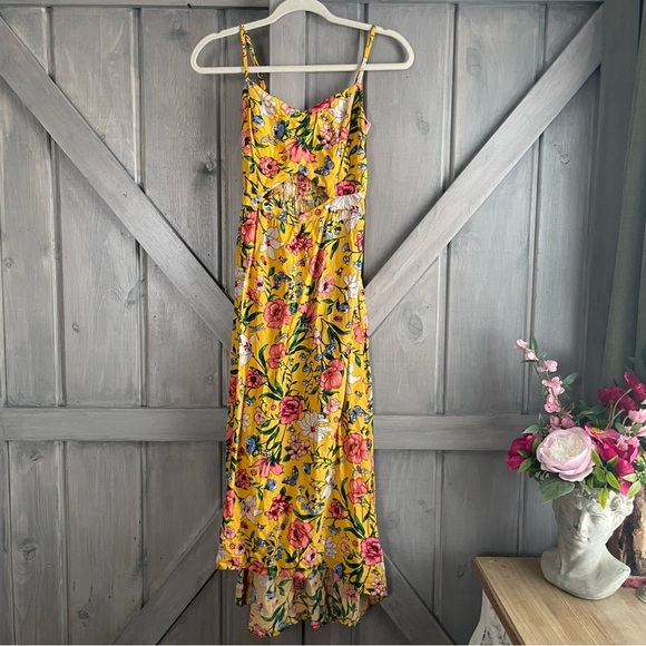 Hollister High Low Yellow Floral Garden butterflies bees Small‎ Easter summer - Picture 1 of 10